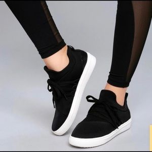STEVE MADDEN SNEAKERS